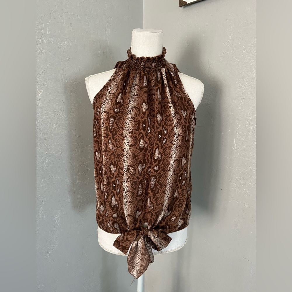 B Famous blouse size M